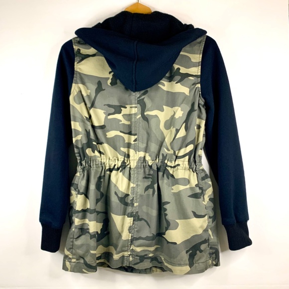 Forever 21 washed camo sweatshirt /hooded utility jacket, with zippered pockets - Picture 4 of 12